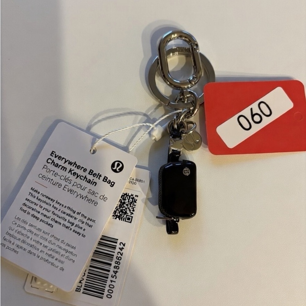 060,NWT Lululemon Everywhere Belt Bag Charm Black Color Keychain